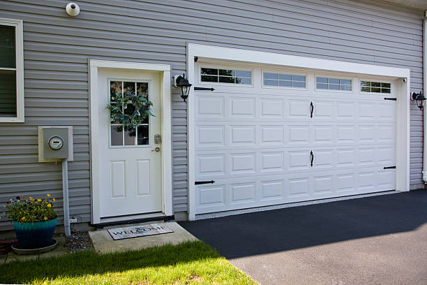 24/7 Emergency Garage Door Panel Replacement experts in Casselton, ND